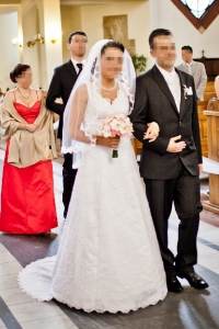 Przepiękna suknia ślubna z koronki